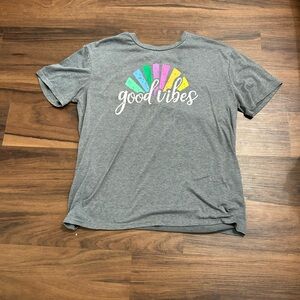 Good vibes basic tee